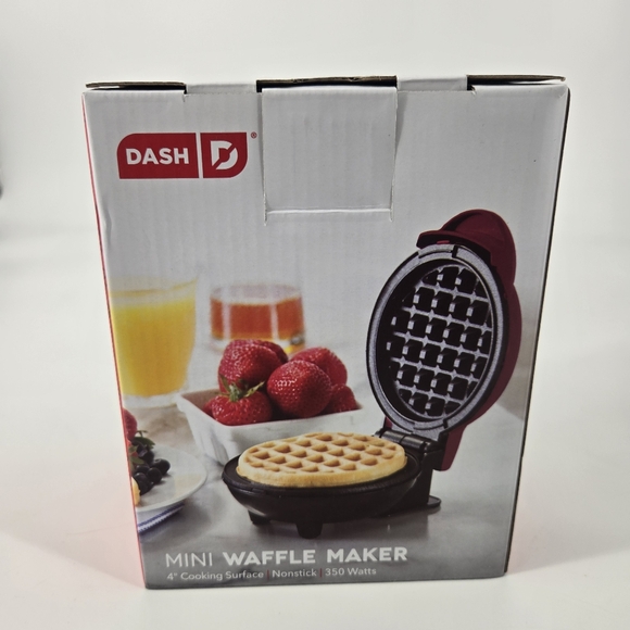 Dash Red Mini Waffle Maker NEW - Picture 4 of 6